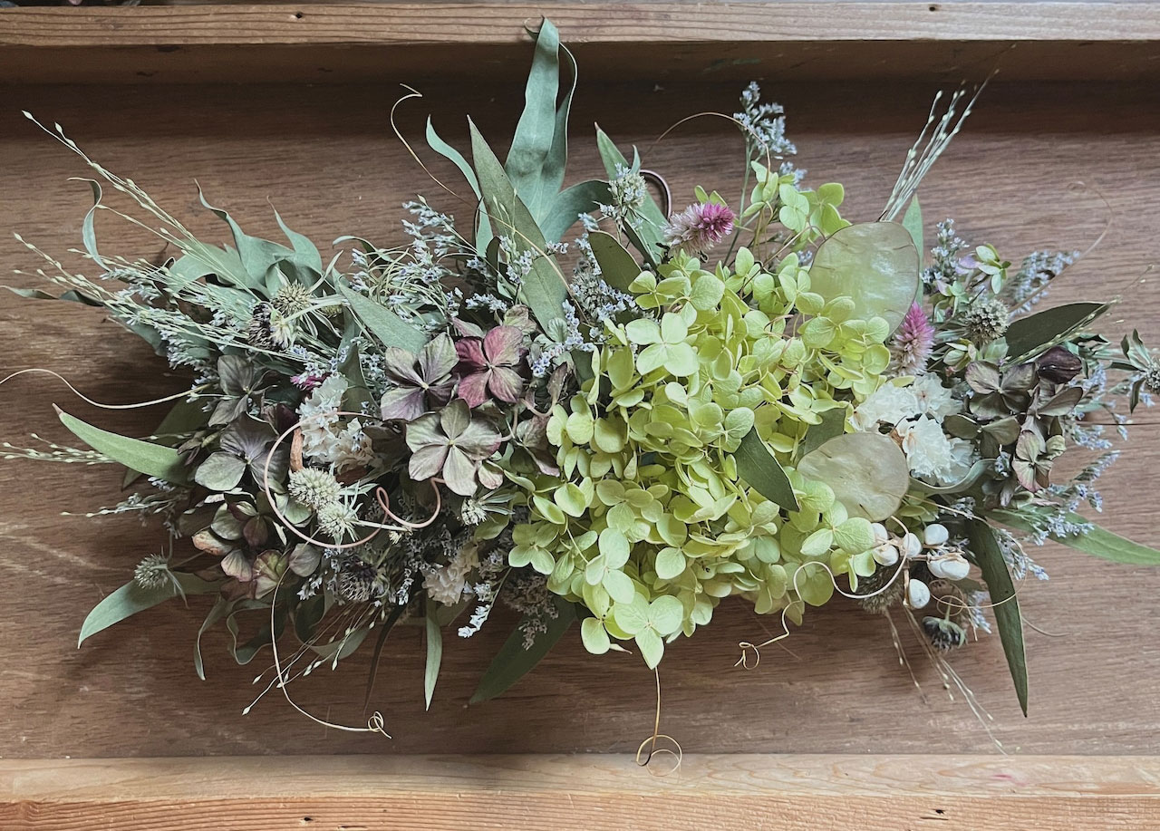 秋色紫陽花とアナベルのスワッグ