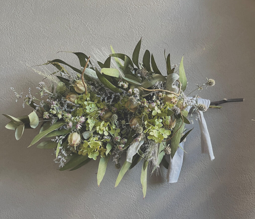 アナベルとユーカリのスワッグ ドライフラワー スワッグ ブーケ ドライフラワーオーダー セミオーダー